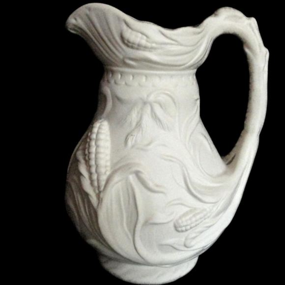 Parang Motif Porcelain pitcher - Picture 1 of 12